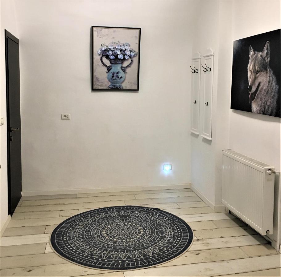 Apartment White Wolf